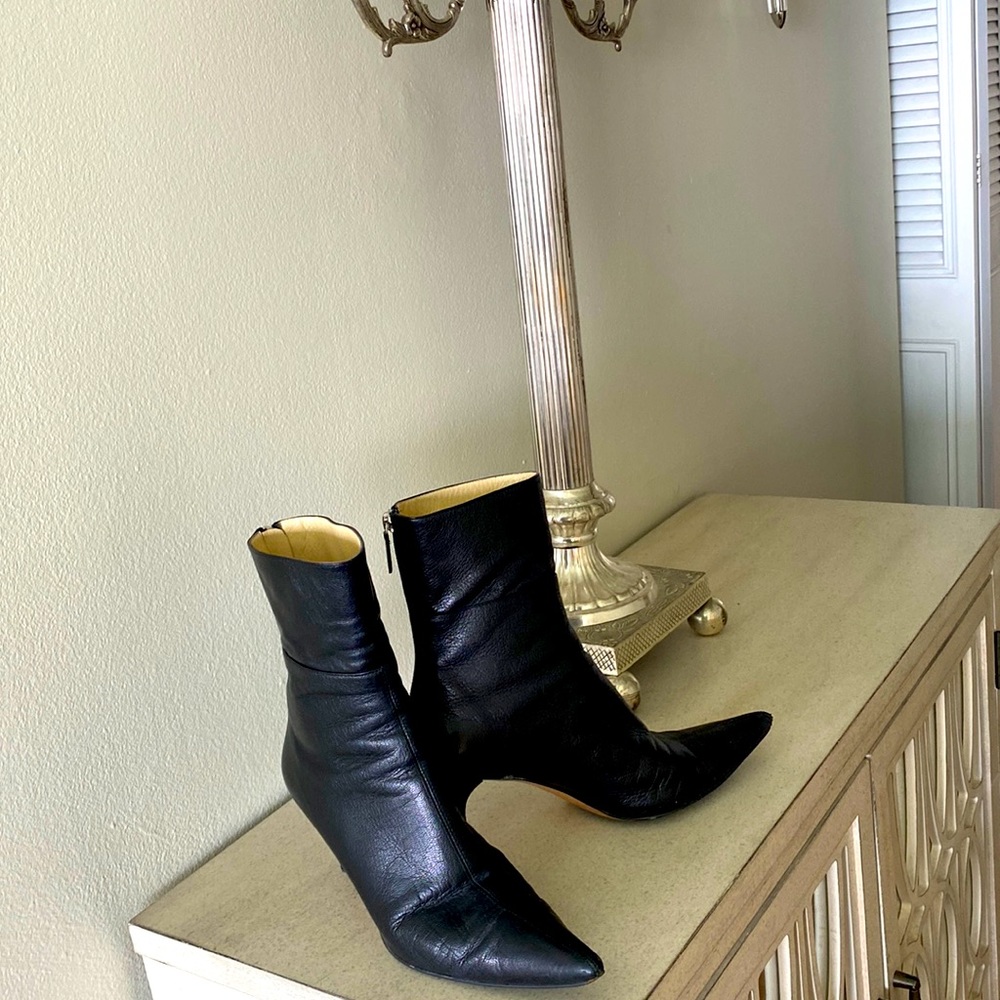 Gucci Black Short Leather “so in style” Boots 8.5 Excellent Condition. Gorgeous
